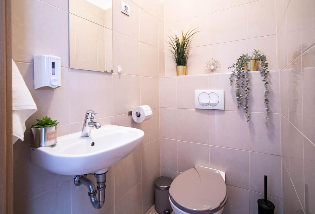 Free Parking! Soho Budapest 304, 4 Ppl, Ac, Fast Wifi, Smart Tv Buitenkant foto
