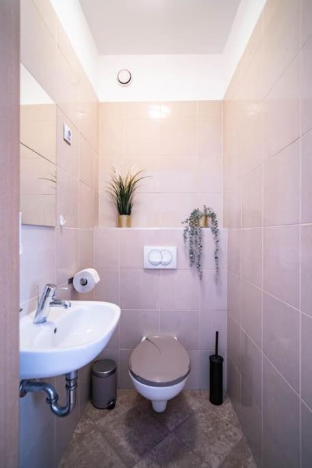 Free Parking! Soho Budapest 304, 4 Ppl, Ac, Fast Wifi, Smart Tv Buitenkant foto