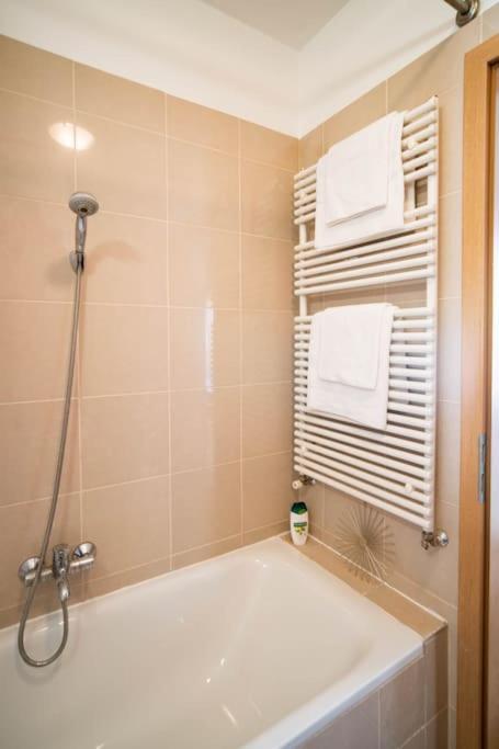 Free Parking! Soho Budapest 304, 4 Ppl, Ac, Fast Wifi, Smart Tv Buitenkant foto